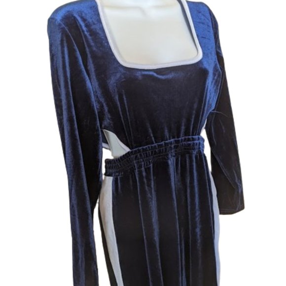 --- Blue and White Stretch Velour Jumpsuit Fist Size Small - Picture 3 of 6
